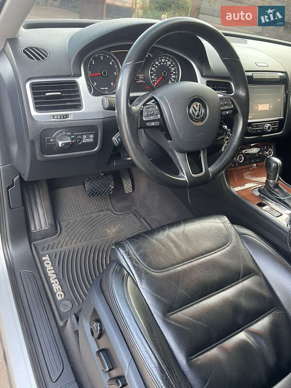 Внедорожник / Кроссовер Volkswagen Touareg 2011 в Кривом Роге
