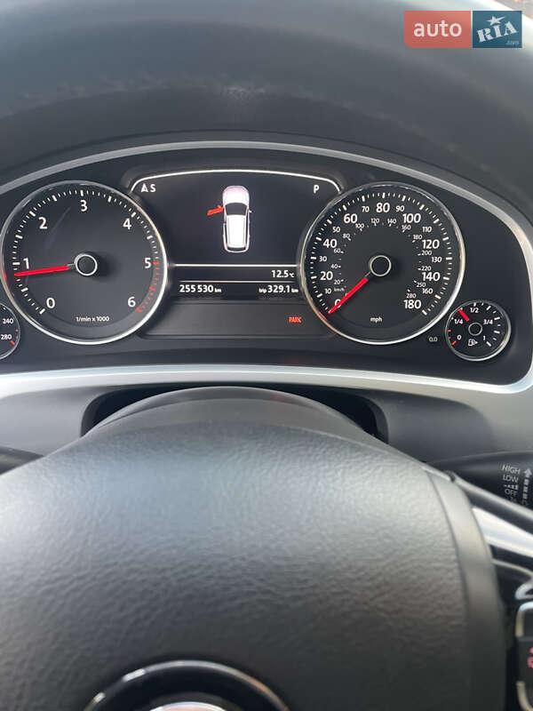 Внедорожник / Кроссовер Volkswagen Touareg 2011 в Кривом Роге