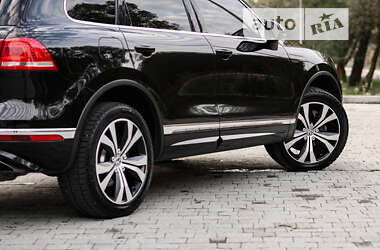 Внедорожник / Кроссовер Volkswagen Touareg 2016 в Львове