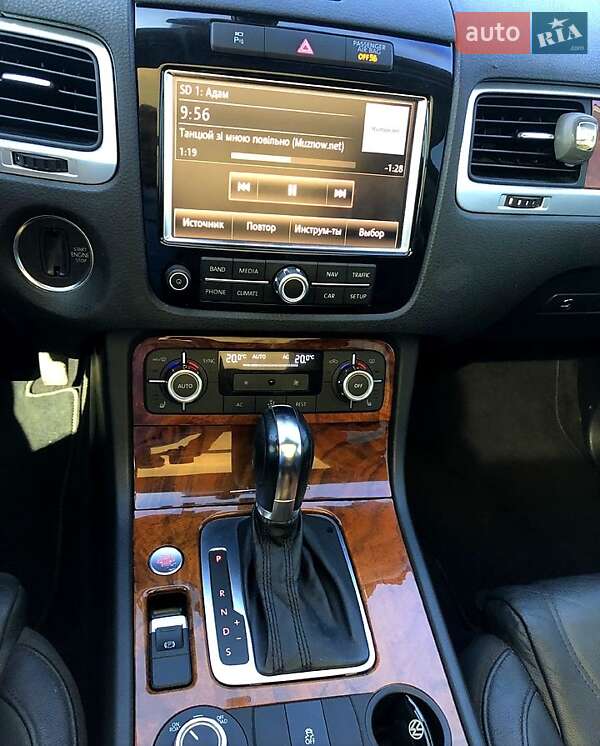 Позашляховик / Кросовер Volkswagen Touareg 2011 в Лубнах