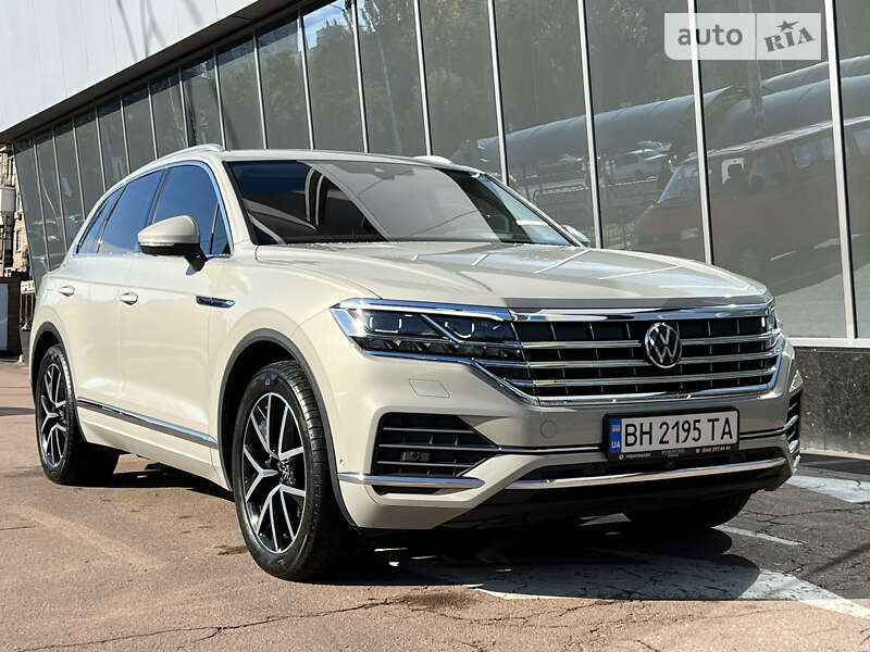 Внедорожник / Кроссовер Volkswagen Touareg 2021 в 