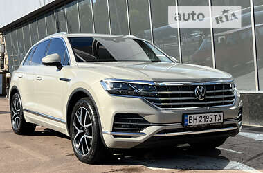 Внедорожник / Кроссовер Volkswagen Touareg 2021 в 
