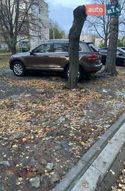 Внедорожник / Кроссовер Volkswagen Touareg 2011 в Сумах