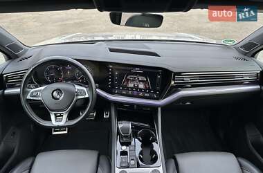 Внедорожник / Кроссовер Volkswagen Touareg 2018 в 