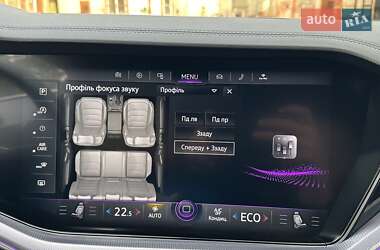 Внедорожник / Кроссовер Volkswagen Touareg 2018 в 