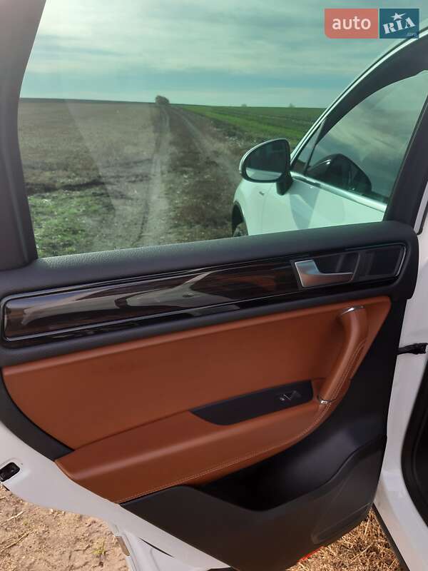 Позашляховик / Кросовер Volkswagen Touareg 2014 в Тернополі