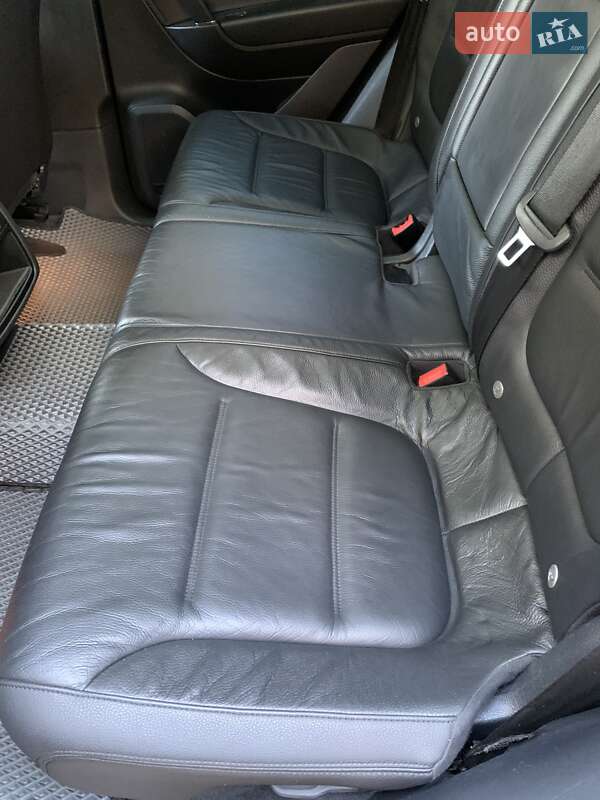 Внедорожник / Кроссовер Volkswagen Touareg 2015 в Умани