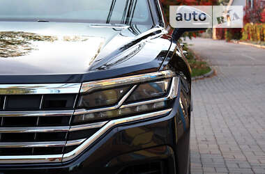 Позашляховик / Кросовер Volkswagen Touareg 2018 в 