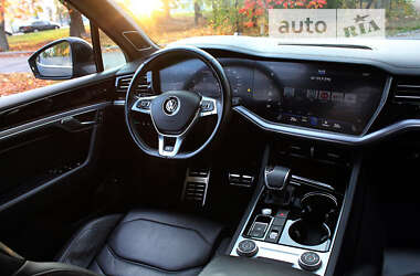 Позашляховик / Кросовер Volkswagen Touareg 2018 в 