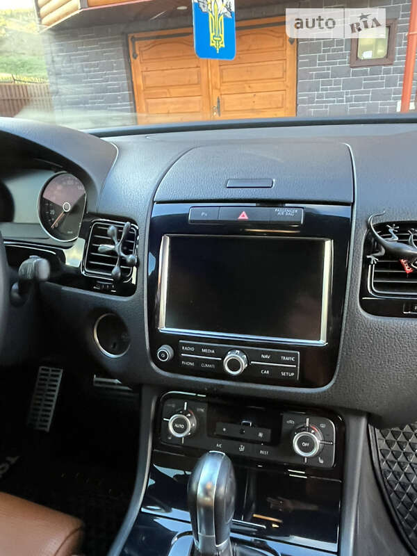 Внедорожник / Кроссовер Volkswagen Touareg 2014 в Славском