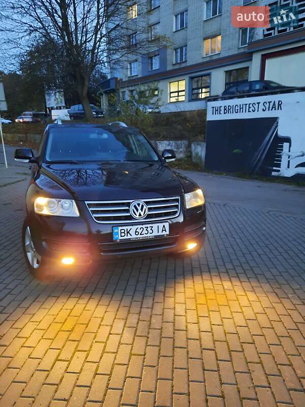 Внедорожник / Кроссовер Volkswagen Touareg 2004 в Ровно