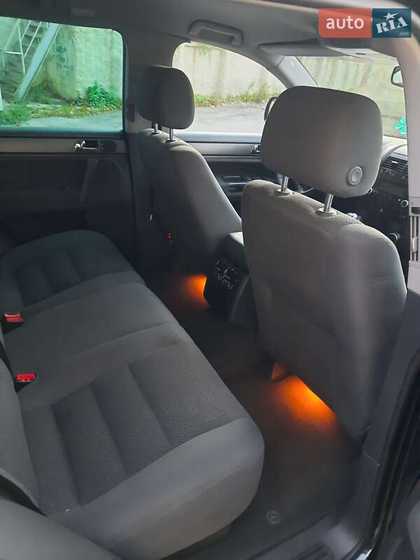 Внедорожник / Кроссовер Volkswagen Touareg 2004 в Ровно