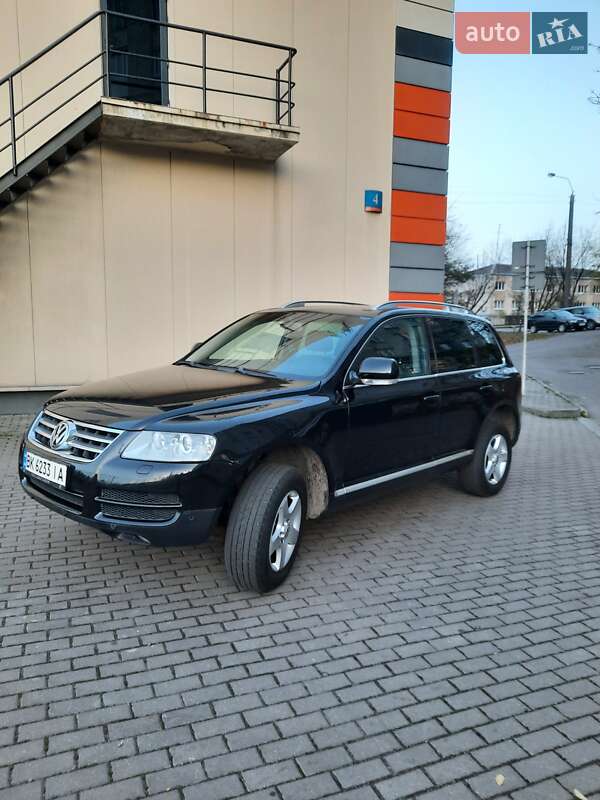 Внедорожник / Кроссовер Volkswagen Touareg 2004 в Ровно