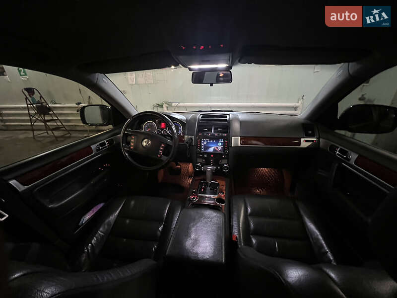 Внедорожник / Кроссовер Volkswagen Touareg 2005 в Каменском