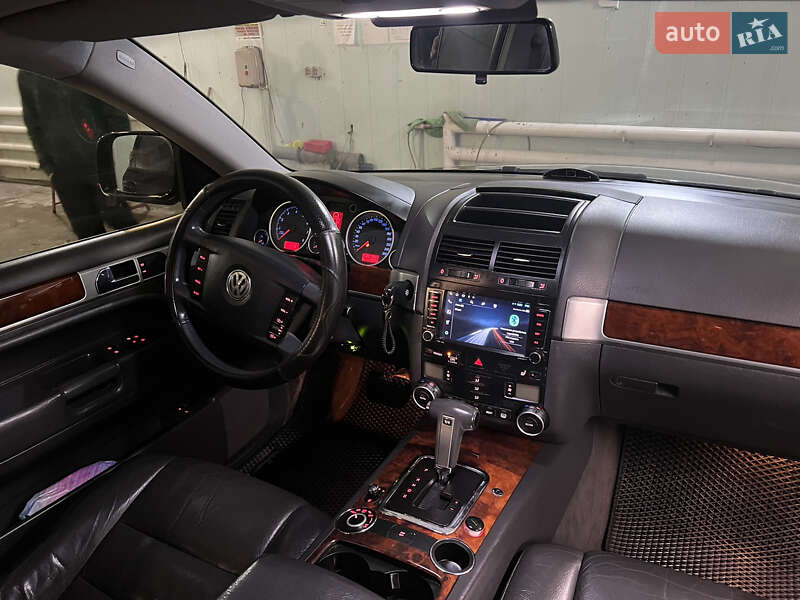 Внедорожник / Кроссовер Volkswagen Touareg 2005 в Каменском