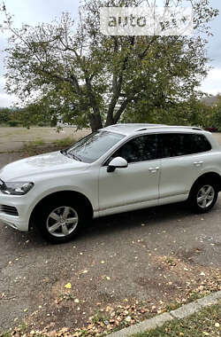 Внедорожник / Кроссовер Volkswagen Touareg 2012 в Черновцах