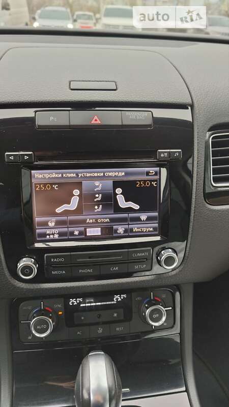 Внедорожник / Кроссовер Volkswagen Touareg 2013 в Киеве