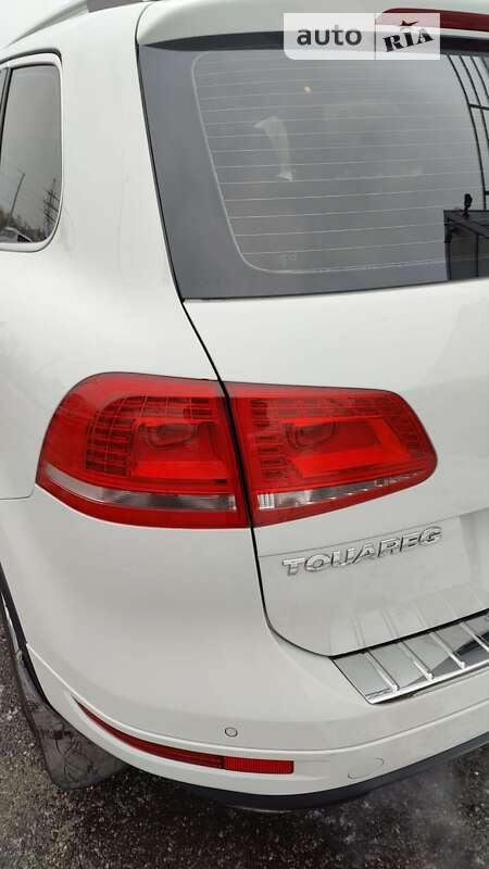 Внедорожник / Кроссовер Volkswagen Touareg 2013 в Киеве