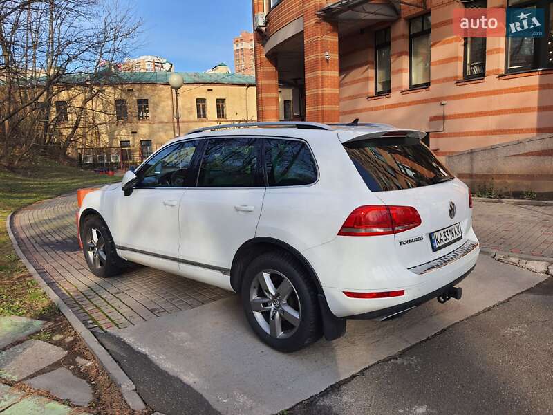 Внедорожник / Кроссовер Volkswagen Touareg 2013 в Киеве
