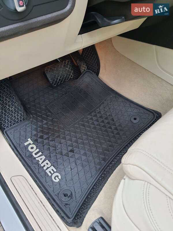 Внедорожник / Кроссовер Volkswagen Touareg 2013 в Киеве