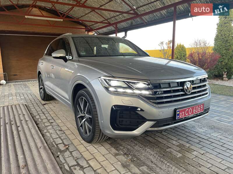 Внедорожник / Кроссовер Volkswagen Touareg 2018 в 