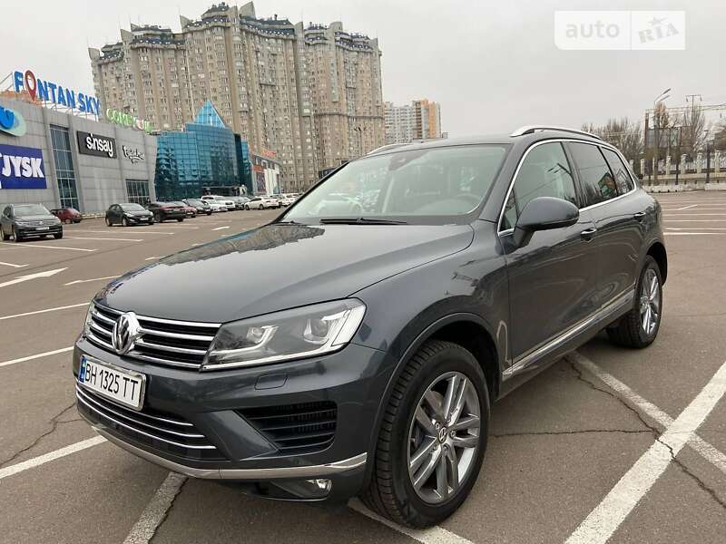 Внедорожник / Кроссовер Volkswagen Touareg 2015 в Одессе