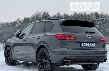 Внедорожник / Кроссовер Volkswagen Touareg 2019 в 