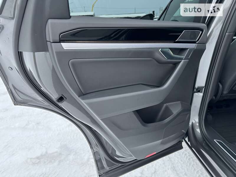 Позашляховик / Кросовер Volkswagen Touareg 2019 в Львові