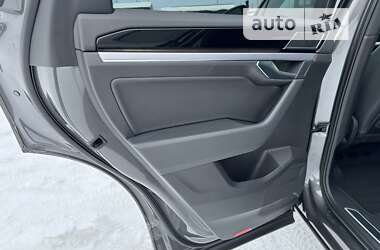 Внедорожник / Кроссовер Volkswagen Touareg 2019 в 