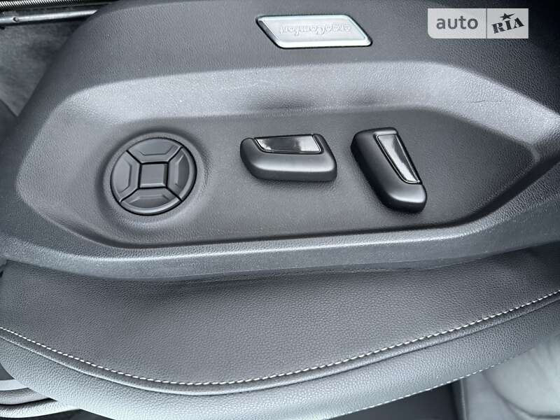 Позашляховик / Кросовер Volkswagen Touareg 2019 в Львові