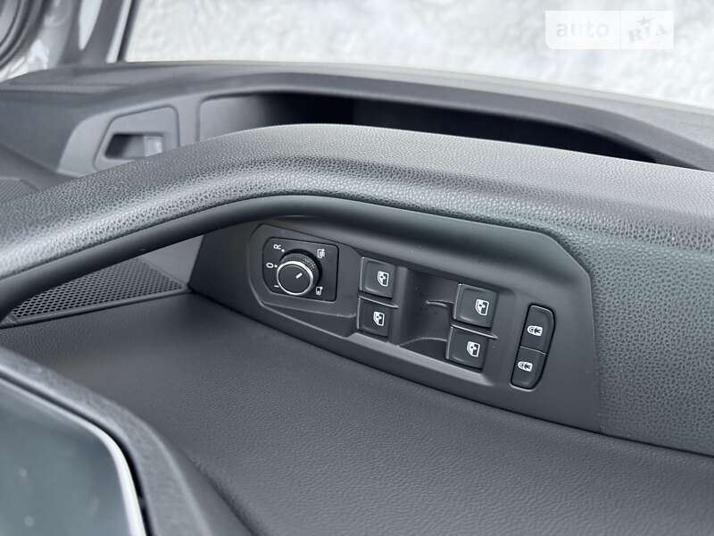 Позашляховик / Кросовер Volkswagen Touareg 2019 в Львові