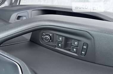 Внедорожник / Кроссовер Volkswagen Touareg 2019 в 