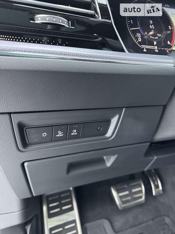 Позашляховик / Кросовер Volkswagen Touareg 2019 в Львові