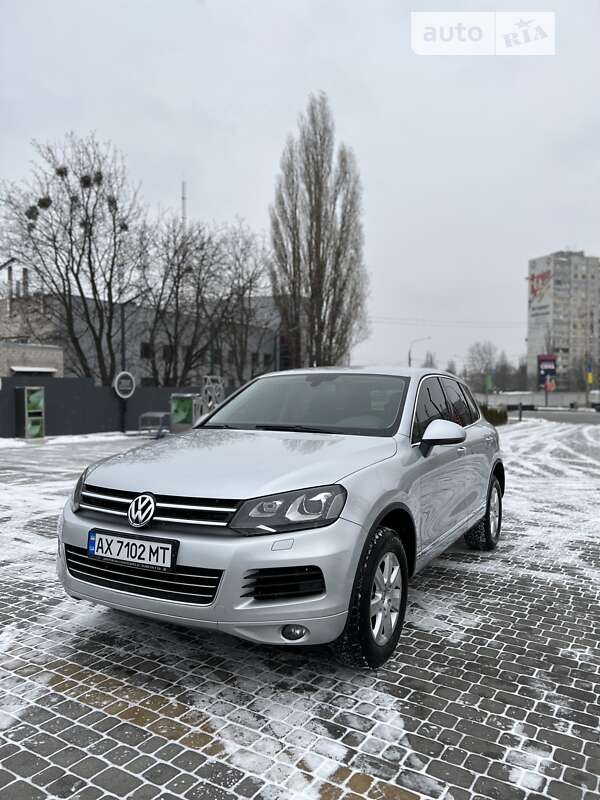 Позашляховик / Кросовер Volkswagen Touareg 2011 в Харкові