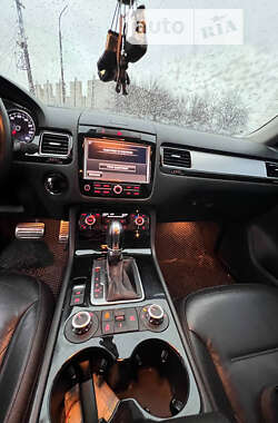 Позашляховик / Кросовер Volkswagen Touareg 2012 в 