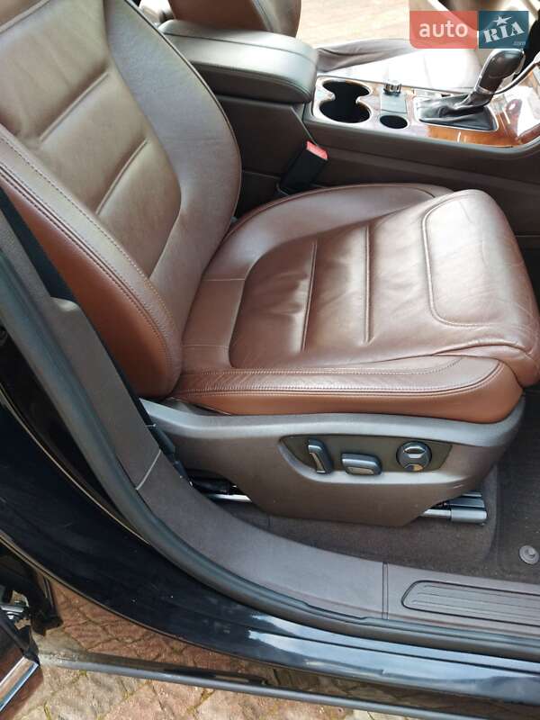 Внедорожник / Кроссовер Volkswagen Touareg 2012 в Надворной