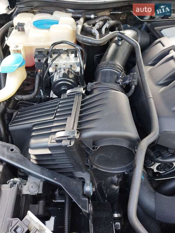 Внедорожник / Кроссовер Volkswagen Touareg 2012 в Надворной