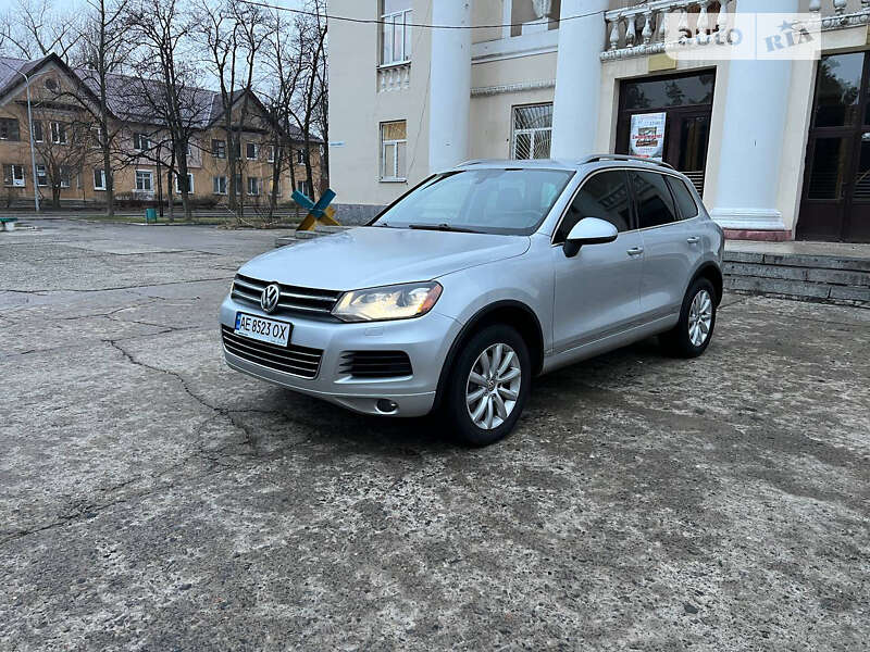 Позашляховик / Кросовер Volkswagen Touareg 2012 в Дніпрі