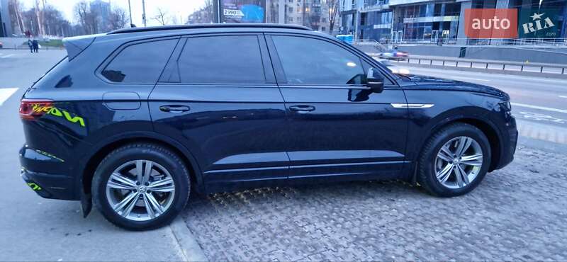 Позашляховик / Кросовер Volkswagen Touareg 2021 в Києві