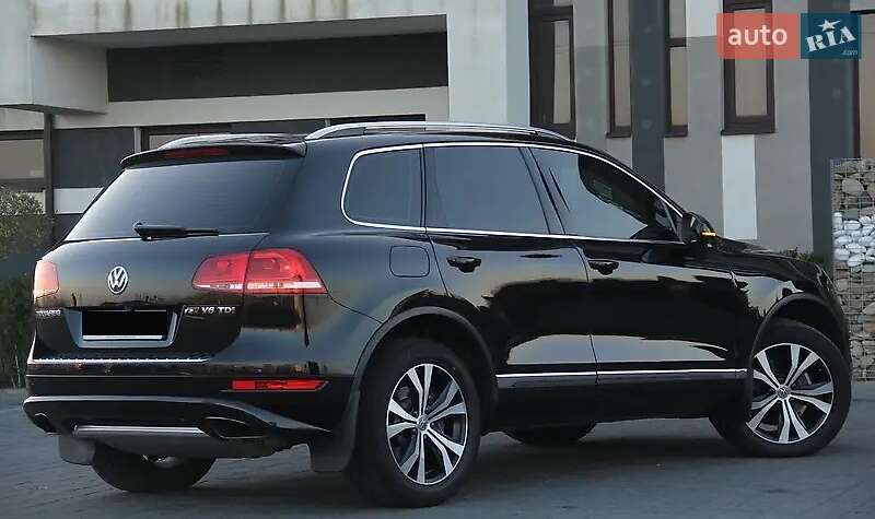 Внедорожник / Кроссовер Volkswagen Touareg 2013 в Хмельницком