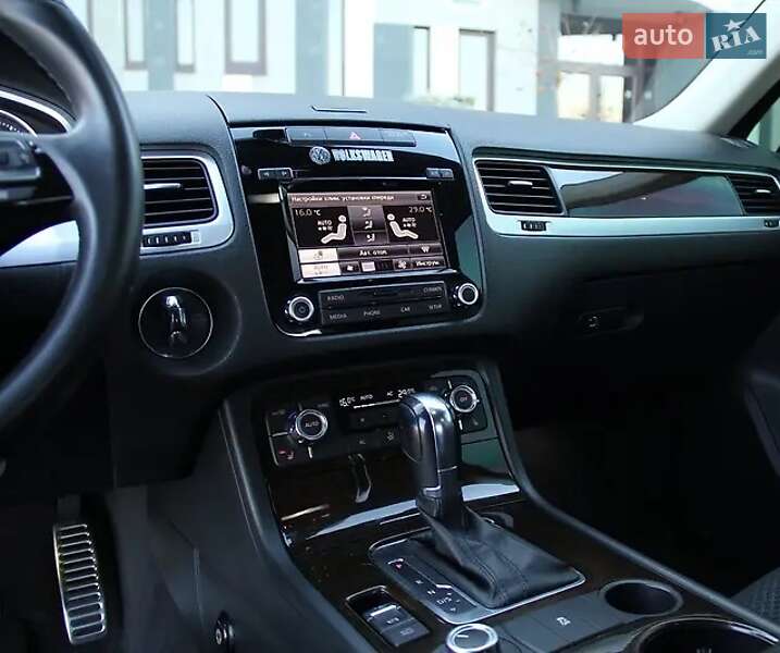 Внедорожник / Кроссовер Volkswagen Touareg 2013 в Хмельницком