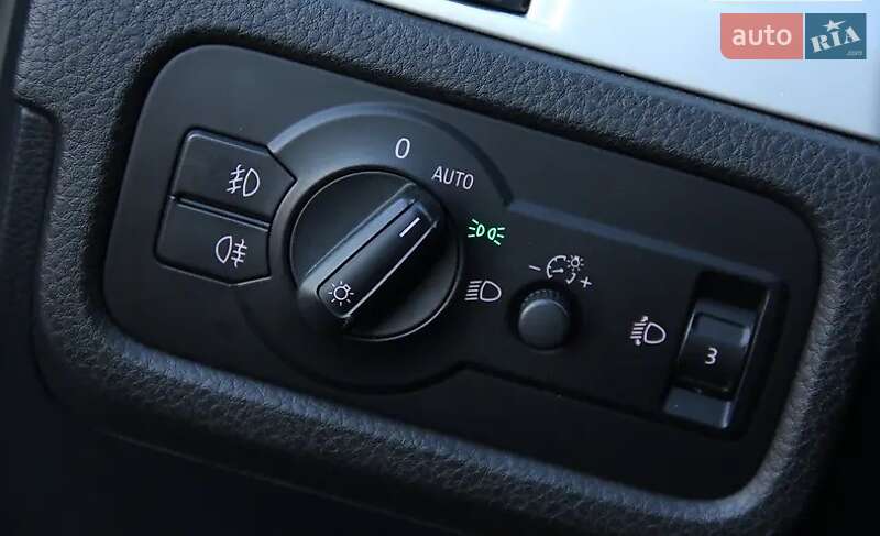 Внедорожник / Кроссовер Volkswagen Touareg 2013 в Хмельницком