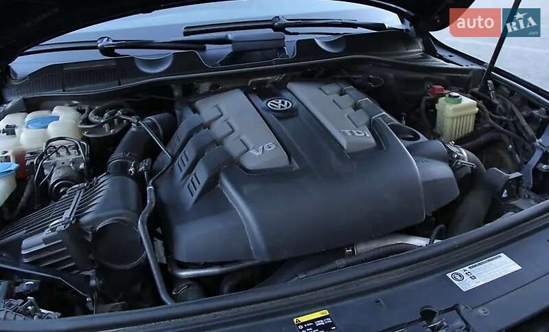 Внедорожник / Кроссовер Volkswagen Touareg 2013 в Хмельницком