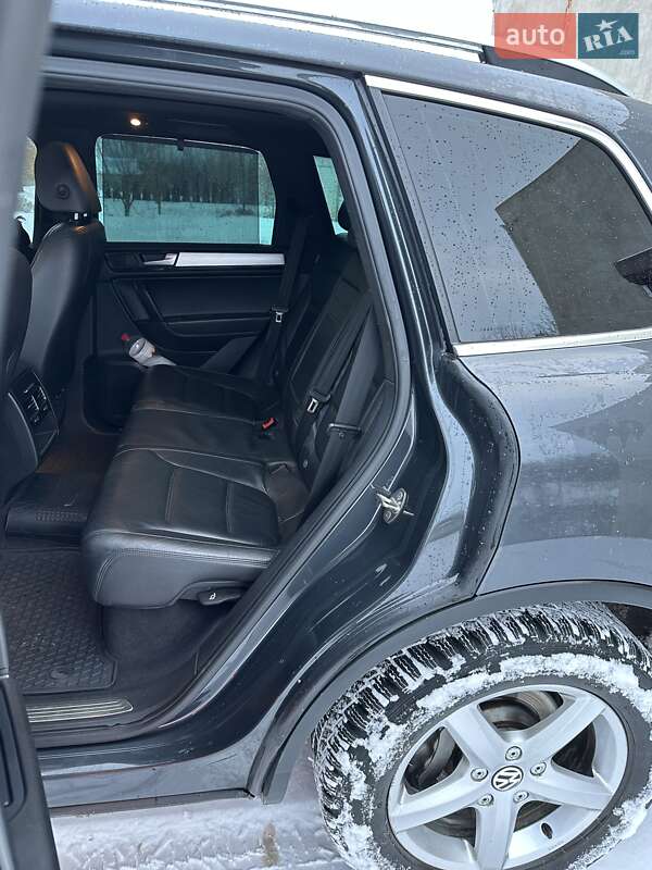 Внедорожник / Кроссовер Volkswagen Touareg 2012 в Виннице