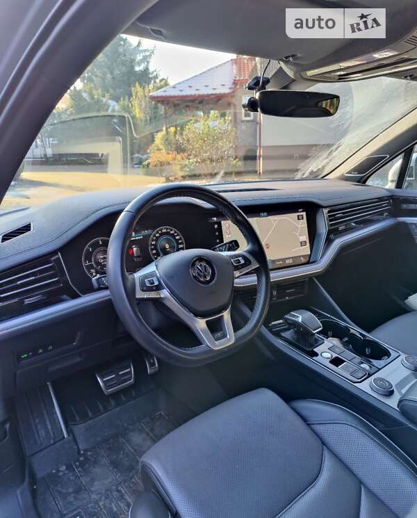 Внедорожник / Кроссовер Volkswagen Touareg 2018 в Мостиске