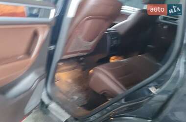 Внедорожник / Кроссовер Volkswagen Touareg 2013 в 