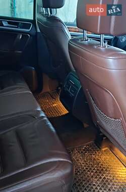 Внедорожник / Кроссовер Volkswagen Touareg 2013 в 