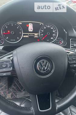 Внедорожник / Кроссовер Volkswagen Touareg 2017 в Днепре