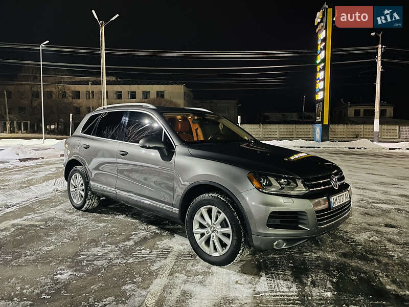 Внедорожник / Кроссовер Volkswagen Touareg 2011 в Радомышле