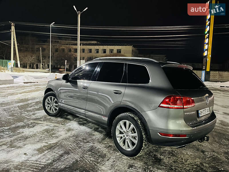 Внедорожник / Кроссовер Volkswagen Touareg 2011 в Радомышле